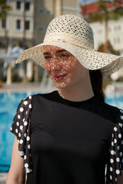 straw hat off-white